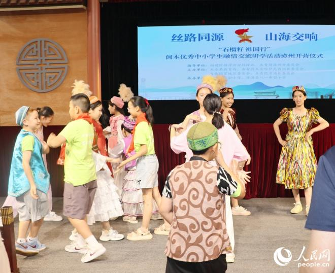 舞蹈《黑走馬》表演。人民網(wǎng) 李昌乾攝