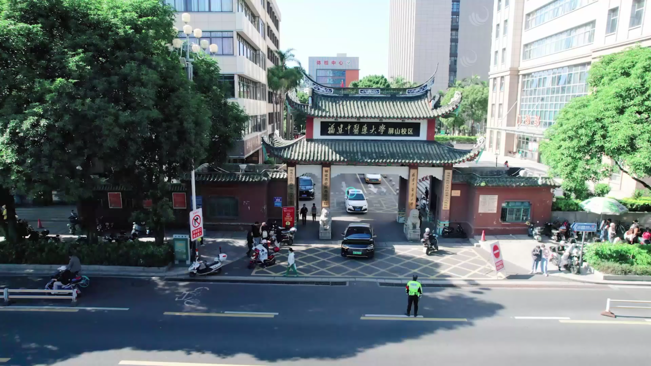 改造后的福建省第二人民醫(yī)院通行路口。福州市公安局交警大隊(duì)鼓樓支隊(duì)供圖