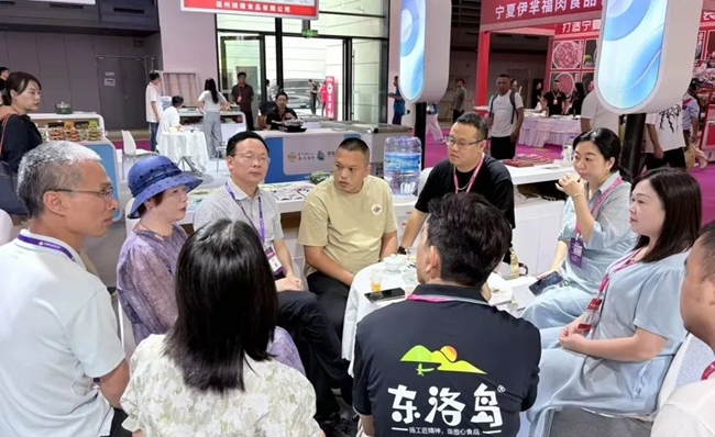 利用博覽會閑暇之余，連江縣組織參展企業(yè)交流探討“海連江”產(chǎn)品營銷經(jīng)驗(yàn)