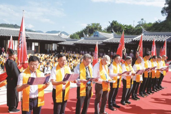 海內(nèi)外來賓共讀《朱子家訓(xùn)》（吳振湖 攝）