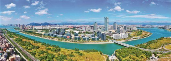 同安灣畔，廈門科學(xué)城核心區(qū)成為新質(zhì)生產(chǎn)力聚集高地。記者 王火炎攝