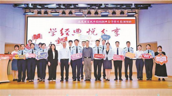 “學(xué)經(jīng)典·悅分享”馬克思主義中國化經(jīng)典著作學(xué)習(xí)展演活動(dòng)現(xiàn)場。