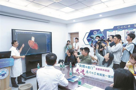 2025年2月，廈大附屬第一醫(yī)院在全市率先接入并本地化部署DeepSeek大模型。