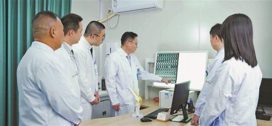 多學科會診，為患者制定精準康復方案。