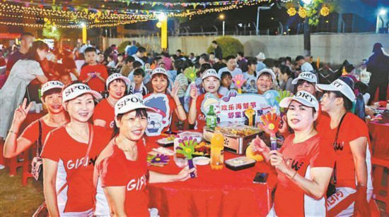 大同街道鳳山社區(qū)將“家文化”融入社區(qū)治理。圖為鳳山社區(qū)九號公館鄰里百家宴活動。鳳山社區(qū)供圖